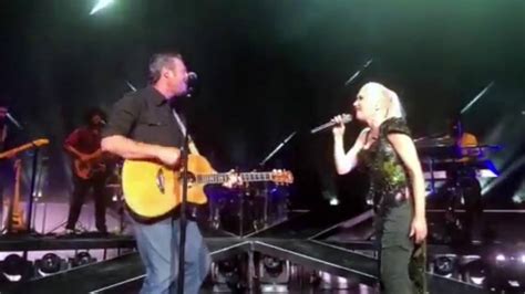 Gwen Stefani With Blake Shelton Go Ahead And Break My Heart Live In Clarkston 8 2 2016