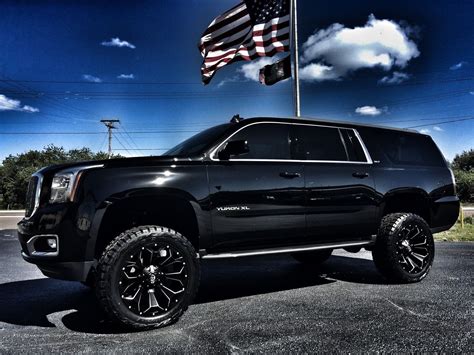 Gmc Yukon With Black Rims