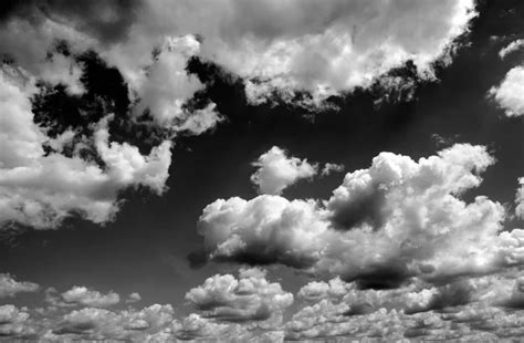 Nubes Negras Y Blancas Fotos De Stock Imágenes De Nubes Negras Y Blancas Sin Royalties