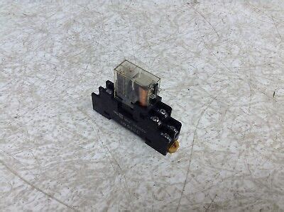 Omron G R Snd Vdc Coil Relay W Base G R Snd Tsc Ebay