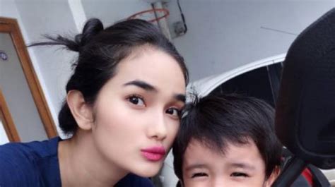 7 Artis Cantik Indonesia Usia 20 An Ini Semakin Menarik Perhatian