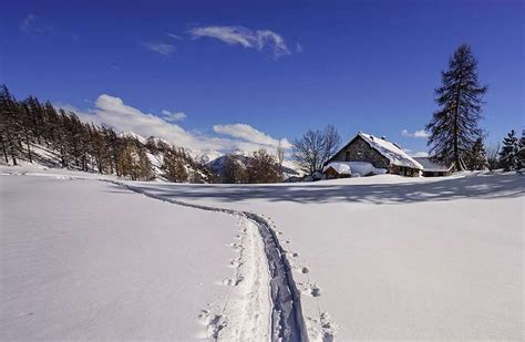 Les anciens chalets destive Réotier Vacances montagne dans le