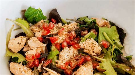 Insalata Con Salmone E Melograno Economista Salutista