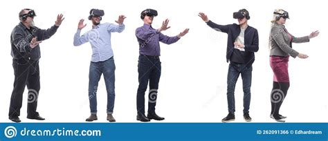 Grupo De Personas Con Gafas 3d Manos Aisladas En Blanco Foto De Archivo