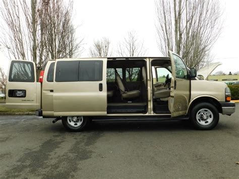 2006 Chevrolet Express 3500 / 12-Passenger Van / V8 / 1-TON / 111k miles