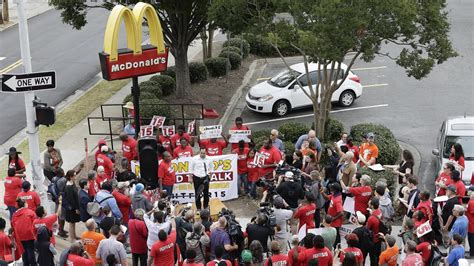 Mcdonalds Workers In Us Strike To Protest Pay And Harassment Complaints