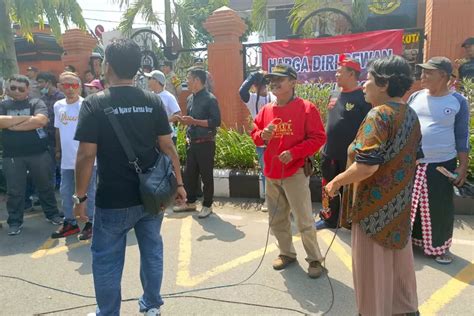 Gelar Aksi Damai Lsm Minta Anggota Dprd Kota Kediri Diperiksa Atas