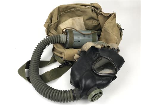 Original WW2 US OD Lightweight Service Gas Mask & Carrying – 661944.com