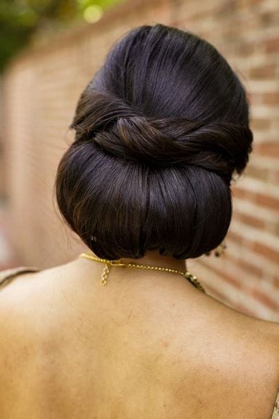 Simple Low Bun With Saree Spacotin