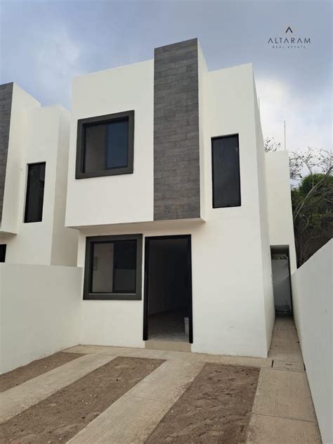 ALTARA REAL ESTATE Casa En Venta En Jose Lopez Portillo DOS CASAS