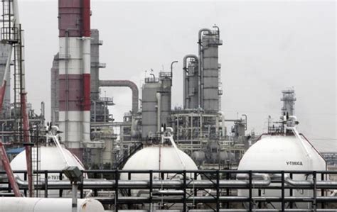 Asian Oil Refiners Cut Output To Fight Oversupply