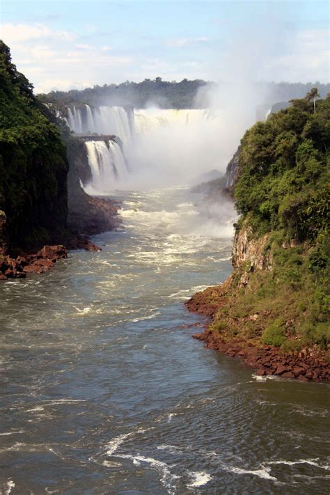 La garganta del diablo de las cataratas del Iguazú - Bahía César