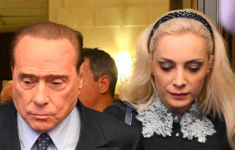 Marta Fascina Chi è La Moglie Di Berlusconi Dalla Politica Al Non