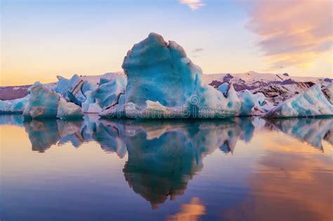 Iceberg Nella Laguna Del Ghiacciaio Di Jokulsarlon Parco Nazionale Di