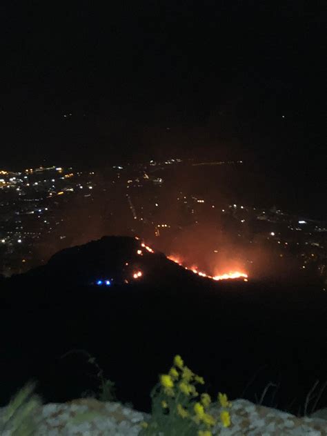 Il Vento Fa Danni A Palermo Strade Invase Da Rami E Cartelloni Un