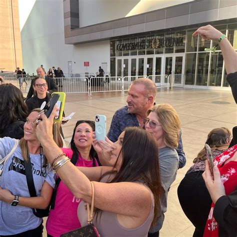 Watch Sarah Jessica Parker And Billy Eichner Play Santas Reindeer Or Sex App