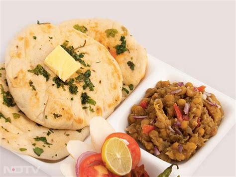 Dont Leave Delhi Without Trying These Lip Smacking Street Foods