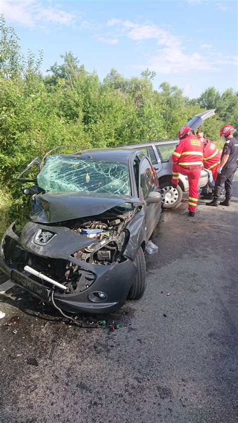 Grav Accident De Circula Ie Trei Persoane Transportate La Spital