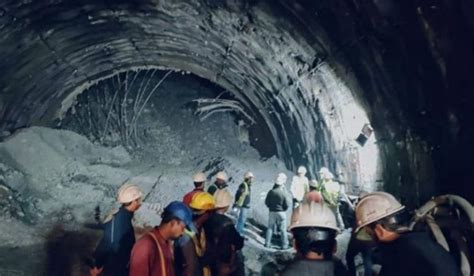 Quedan Atrapados Obreros Tras Derrumbe De T Nel En La India