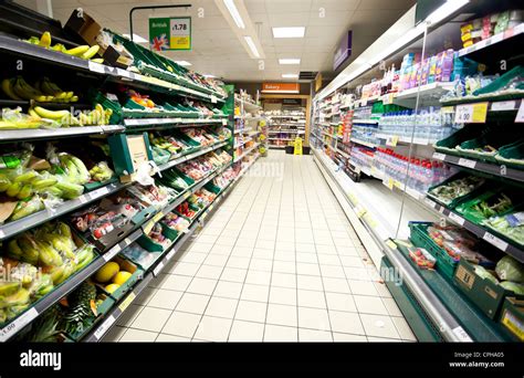 Tesco aisle uk Fotos und Bildmaterial in hoher Auflösung Alamy