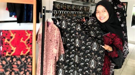 Besar Di Lingkungan Perajin Batik Mahasiswi Cantik Di Jambi Tergiur