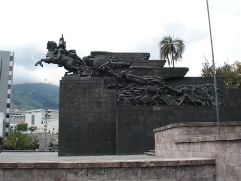 Plaza Simón Bolívar Distrito Metropolitano de San Francisco de Quito