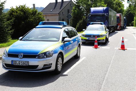 Unfall In Schwarzenberg Vollsperrung Nach Heftigem Crash Im Erzgebirge