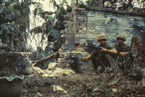 US Marines in Hue City, Vietnam. 1968 : r/CombatFootage