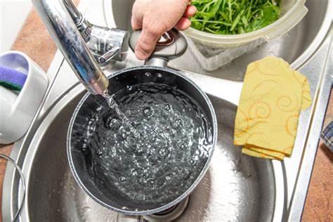 Angebrannte Töpfe reinigen Darauf sollte man achten