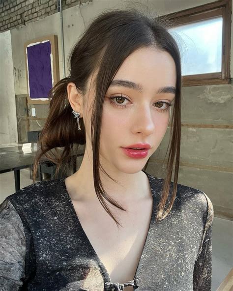 Dasha Taran Ig Taaarannn Ig Tarankaaa Dasha Taran Pale Skin Brunette Goddess The Cutie