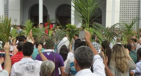 Celebra Es Da Semana Santa V O Reunir Fi Is Cat Licos Na Matriz E Nas