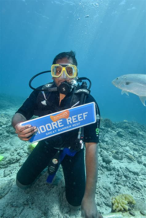 First Time Scuba Diving In Great Barrier Reef Australia R Scuba