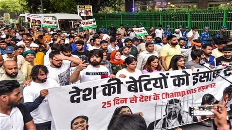 In Photos Protesting Wrestlers Visit Gurdwara Bangla Sahib In New Delhi To Offer Prayers