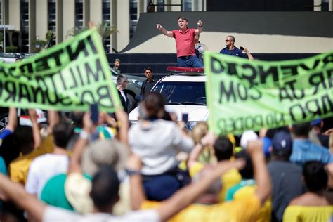 Maia Segura Pedidos De Impeachment Contra Bolsonaro Veja A Lista