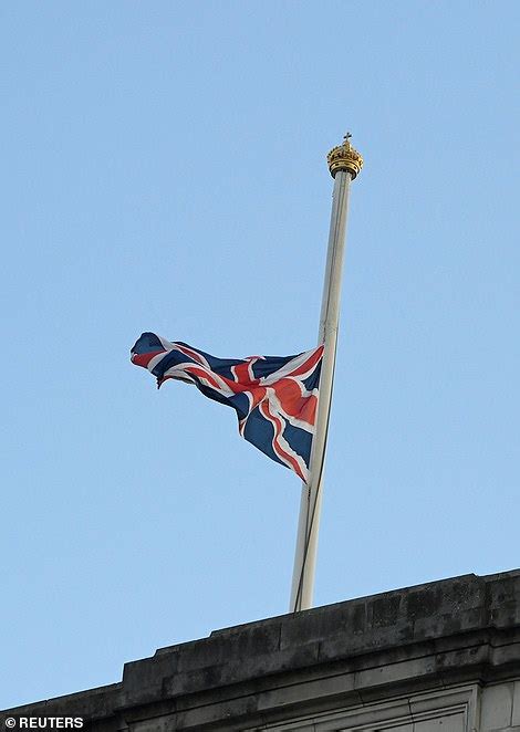 Queen Elizabeth Ii Died With King Charles And Princess Anne At Bedside