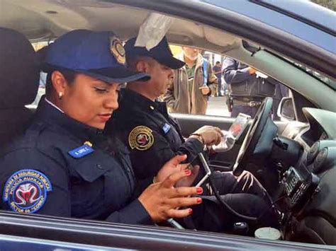 Policías usarán tablets para recibir denuncias ciudadanas site name