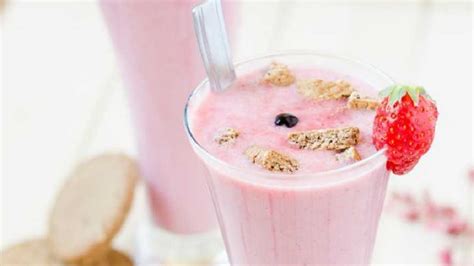 Licuado De Fresa Con Avena Sabrosa Bebida Para Desayunar