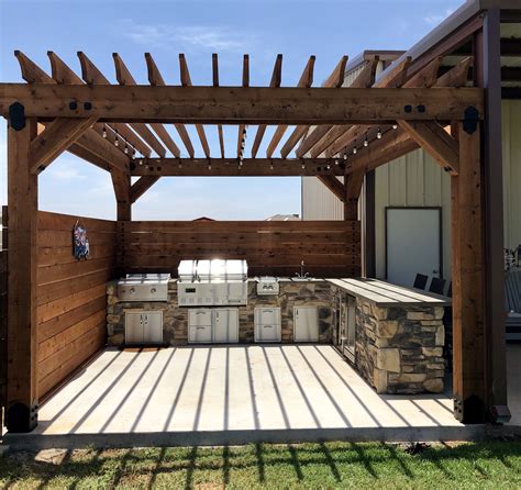 Outdoor Pergola/Kitchen