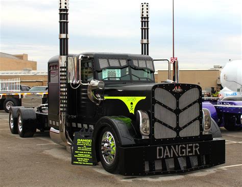 25 Pictures Of The Most Customized Semi Trucks That Weve Ever Seen