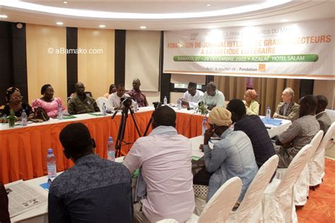 Formation des journalistes et des grands lecteurs à la critique