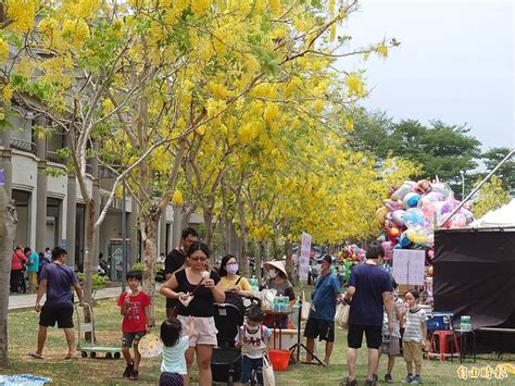 新聞 阿勃勒黃金雨樹下 台南親子嘉年華逾3萬人次歡樂蹦蹦跳 看板 Tainan 批踢踢實業坊