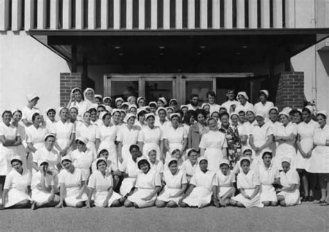 Photo de classe école infirmière de 1971 Ecole D infirmière Copains