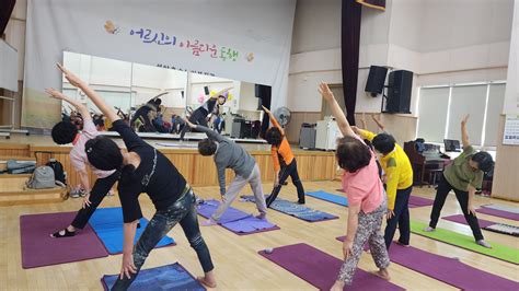 선암호수노인복지관 요가반 이영희 강사 “요가 시니어에 좋은 운동” 울산시니어신문