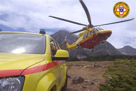 Tre Alpinisti Bloccati Sul Gran Sasso Notte All Addiaccio E Recupero