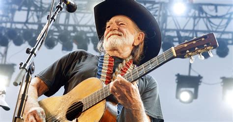 Podcast: Willie Nelson lucks into ‘Trigger’ guitar