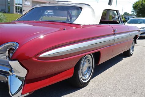 1961 Oldsmobile Starfire | Midwest Car Exchange