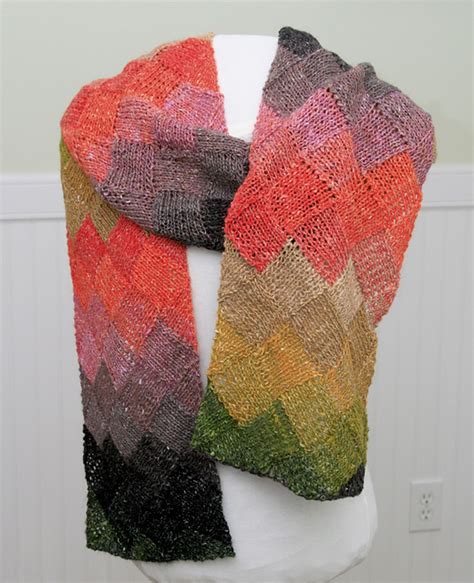 Ravelry: SeeSuzSew's Entrelac Scarf