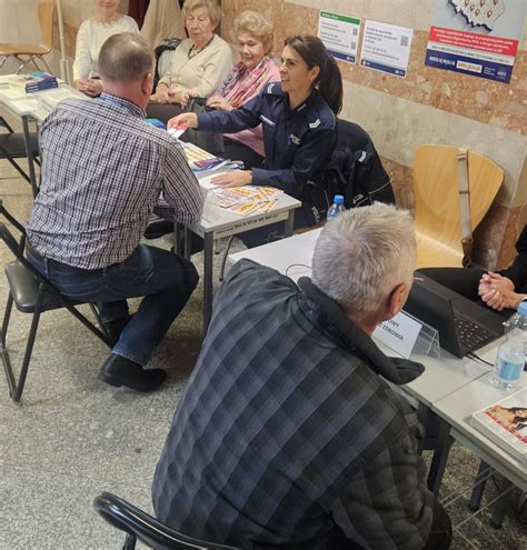 Dzień Seniora w ostrołęckim ZUS profilaktyka i porady policyjne