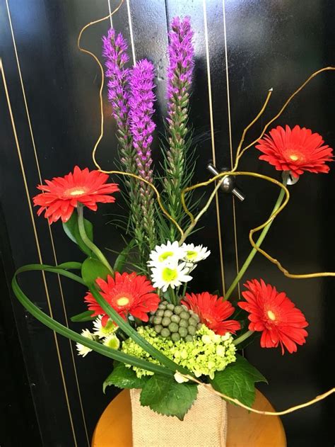 Fun arrangement by Tattered Leaf Designs | Leaf design, Flower gift, Flowers