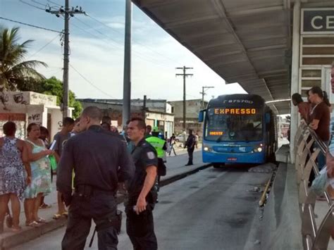 G1 Mulher morre atropelada em estação do BRT na Zona Oeste do Rio